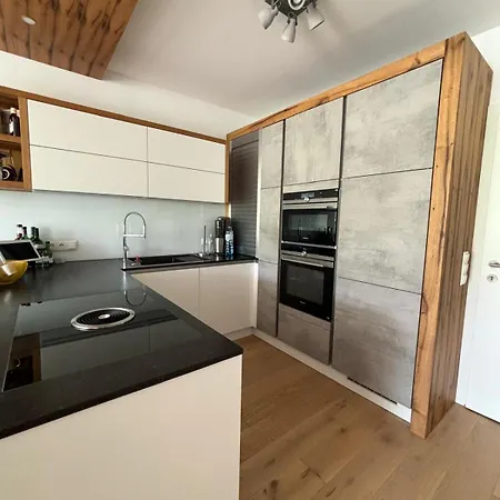 Apartamento Luxus Ferienwohnung Mit Garten Neukirchen an der Vöckla